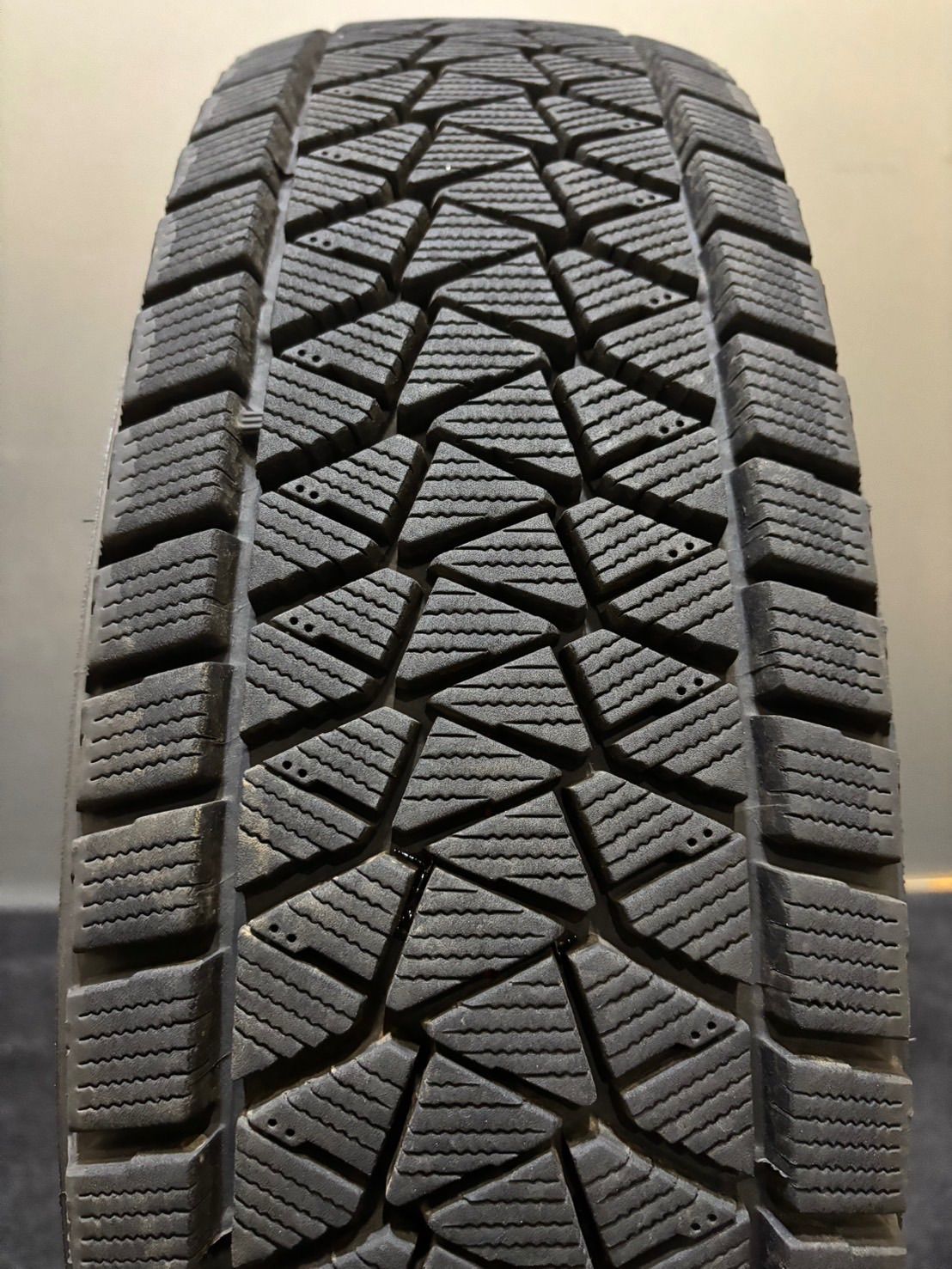 195|80R15 BRIDGESTONE|DM-V2 スタッドレス 1本 ブリヂストン ブリザック ジムニー シエラ 南1-J175