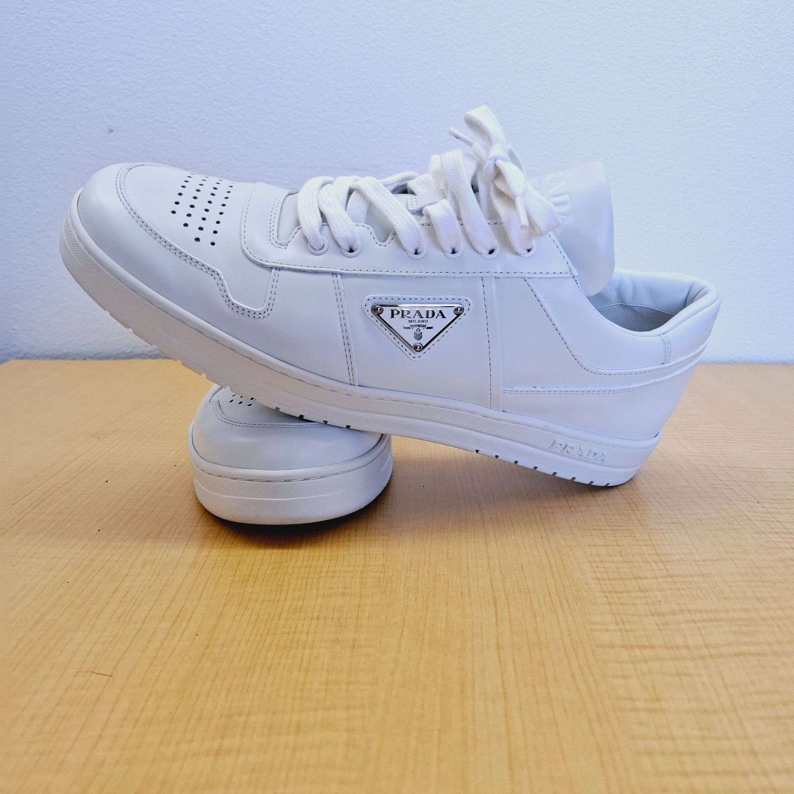 美品✨ プラダ トライアングルロゴ Pロゴ メンズ スニーカー 25.5cm相当 美品】プラダスニーカー 美品✨ プラダ トライアングルロゴ Pロゴ