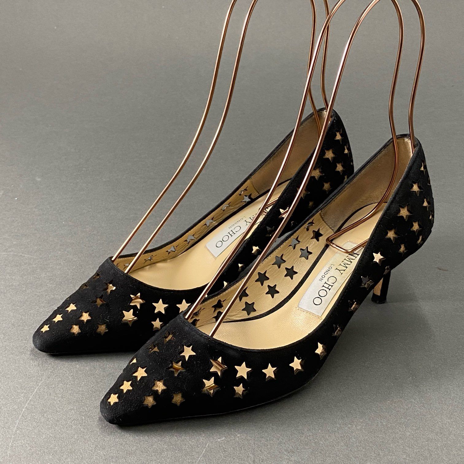 JIMMY CHOO スターパンチングパンプス　ブラック　新品未使用　完売品 JIMMY CHOO スターパンチングパンプスブラック新品未使用完売品