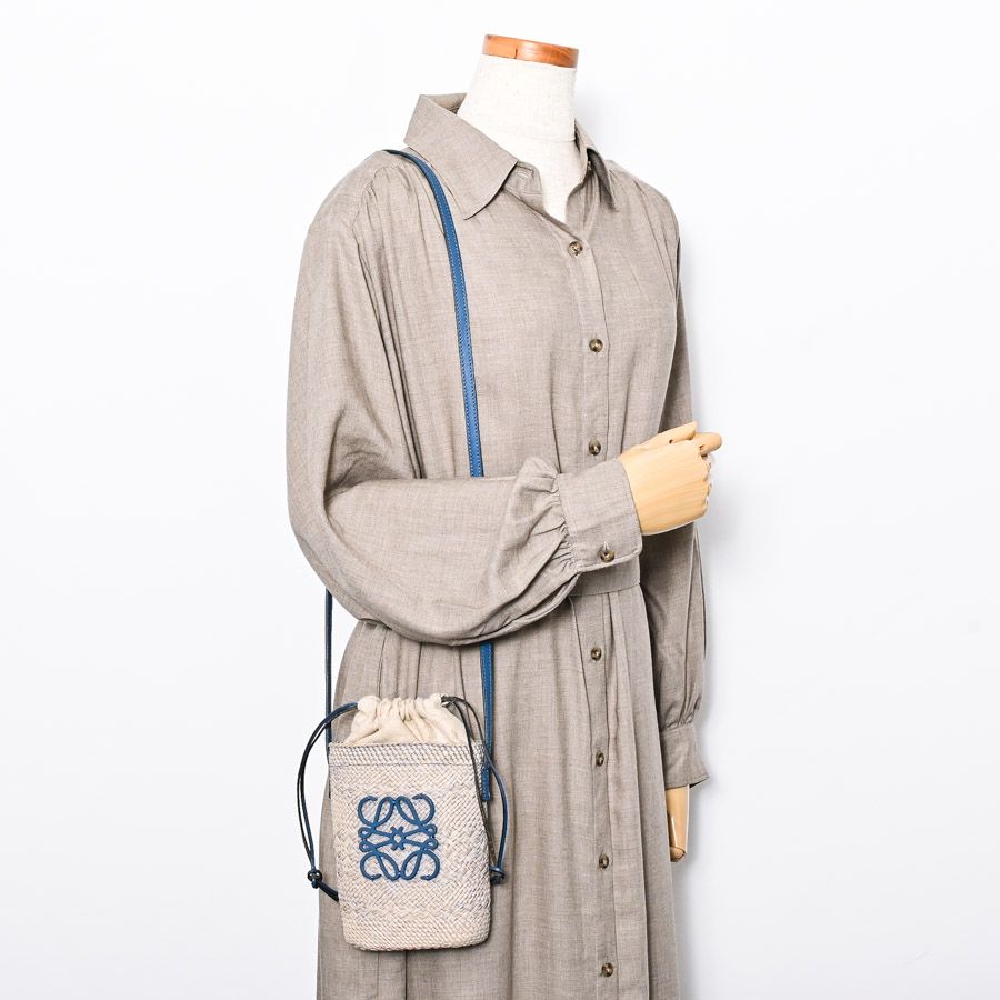 ロエベ スクエアポケット ショルダーバッグ C630G35X01 ブルー