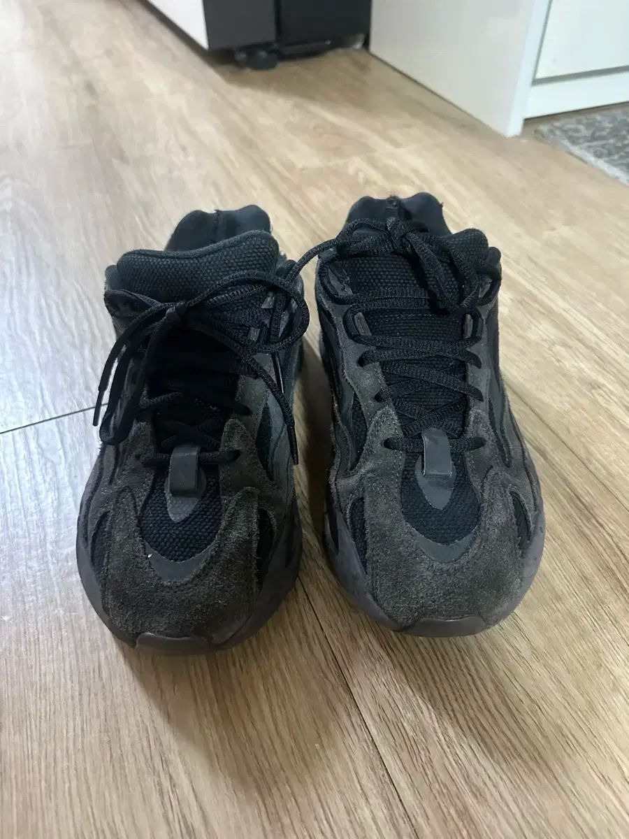 adidas(アディダス) イージーブースト 700 ヴァンター （ 250 ） 出品