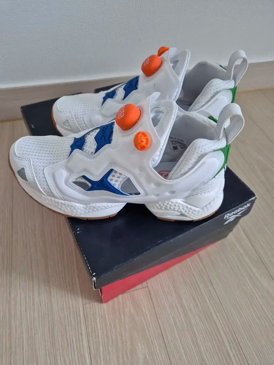 フューリー スニーカー 235