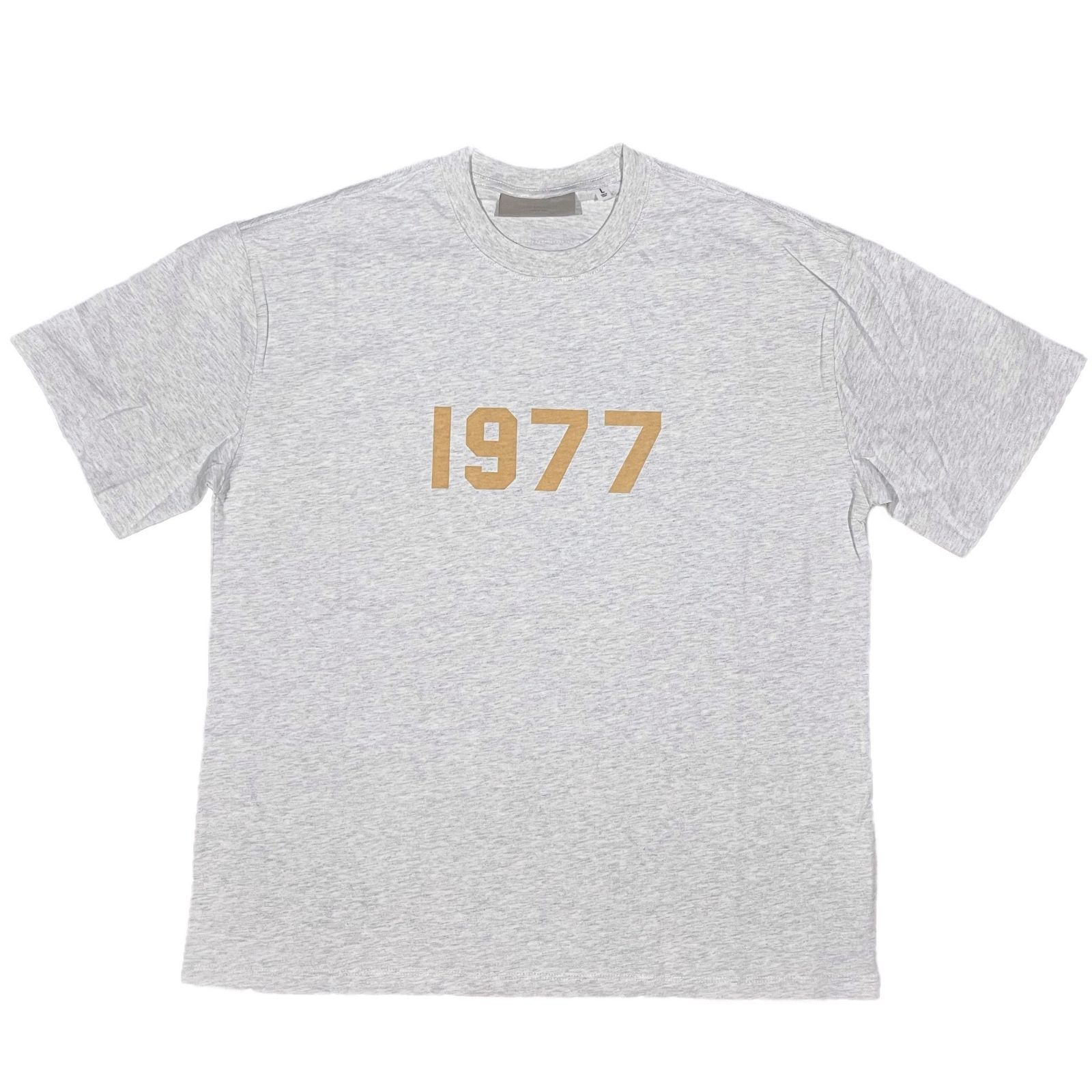 FOG エッセンシャルズ 1977ロゴ 半袖 Tシャツ ライトグレー
