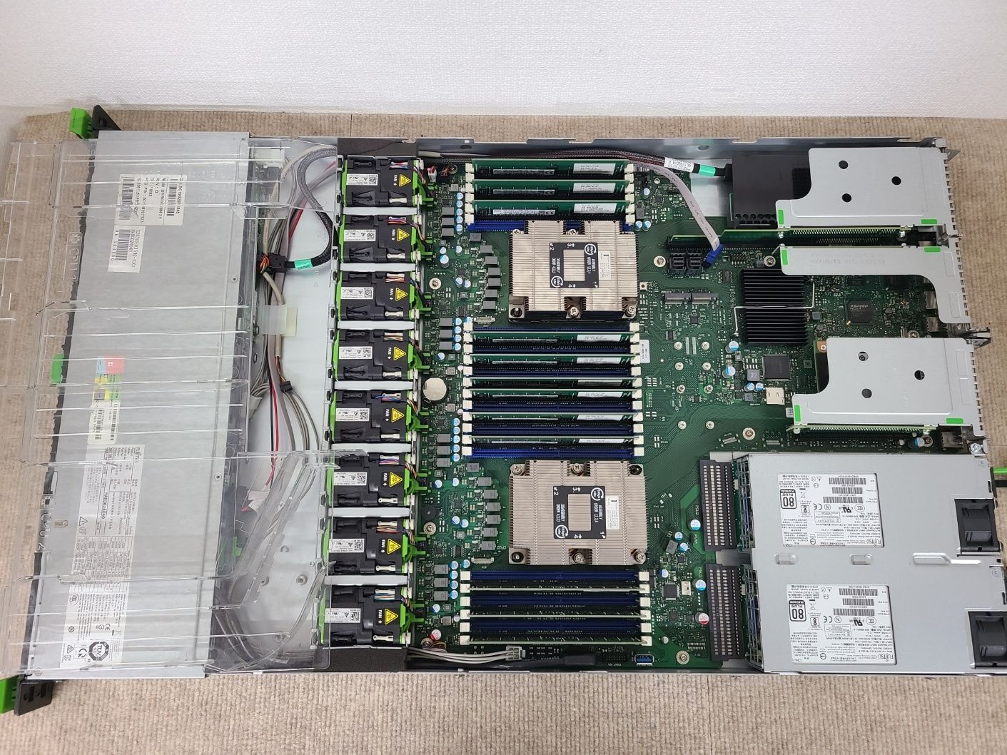 Fujitsu Primergy RX2530 M4 4Bay 2x Gold 6142 16Core 2.60GHz 96GB