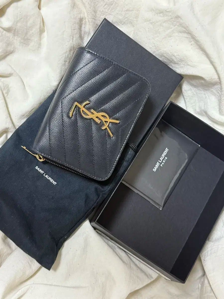 Saint Laurent サンローラン 二つ折り財布