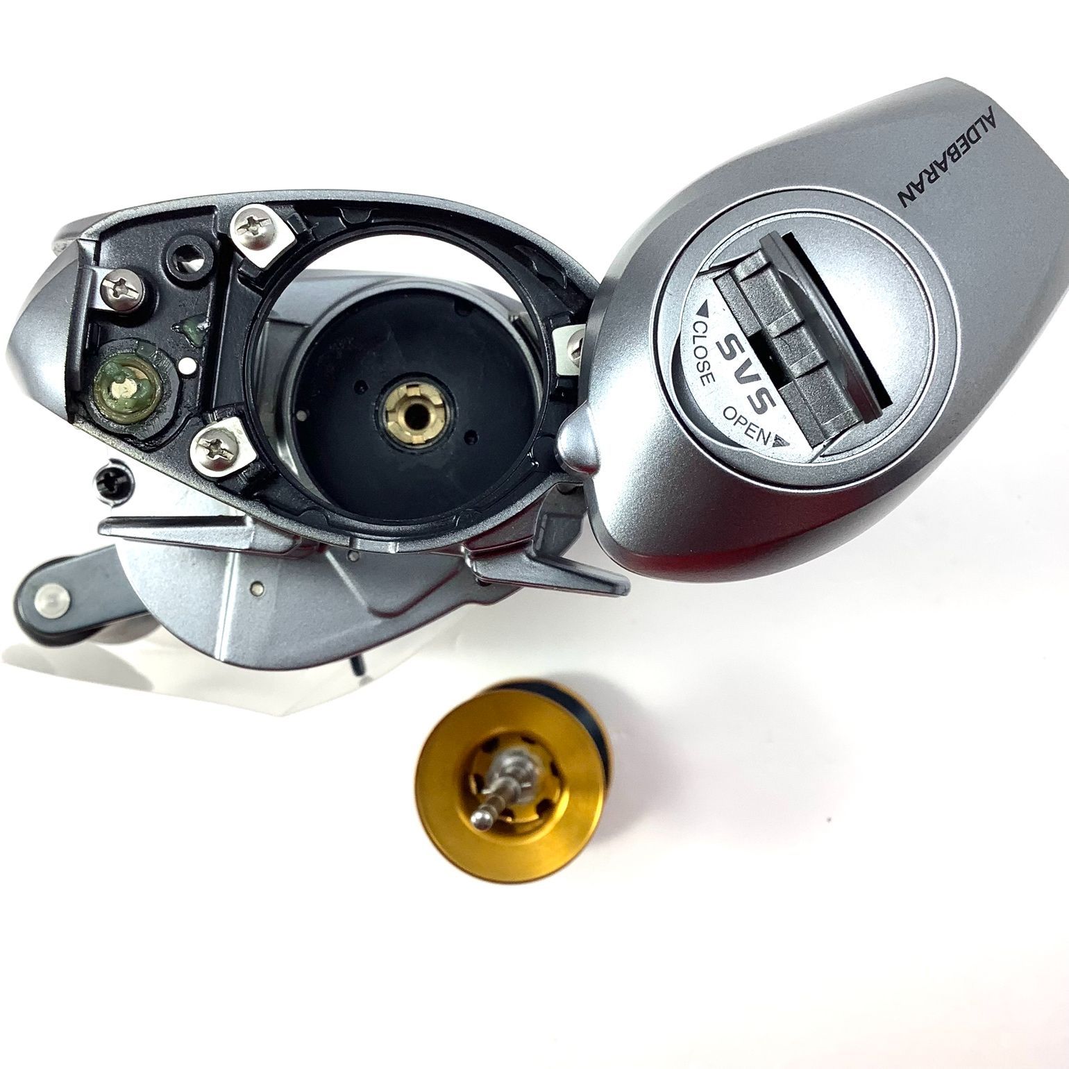 シマノ アルデバラン　Mg7 ベイトリール 右ハンドル　美品 1)【中古】【送料無料】シマノ アルデバラン Mg7 右巻き ギア比
