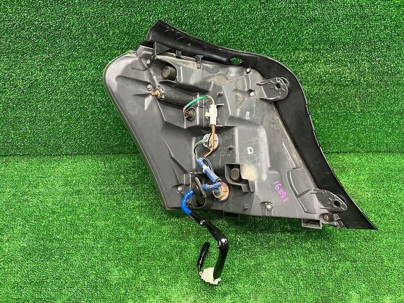 SAI AZK10 右テールランプ・テールライト S LEDエディション コイト 75  