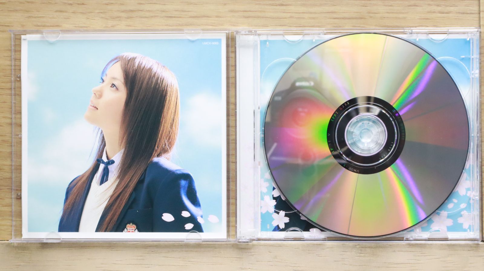 安倍麻美　　直筆サイン入り　　入手困難非売品B２サイズポスター 安倍麻美 Our Song」告知用ポスター（B2サイズ／非売品） - メルカリ