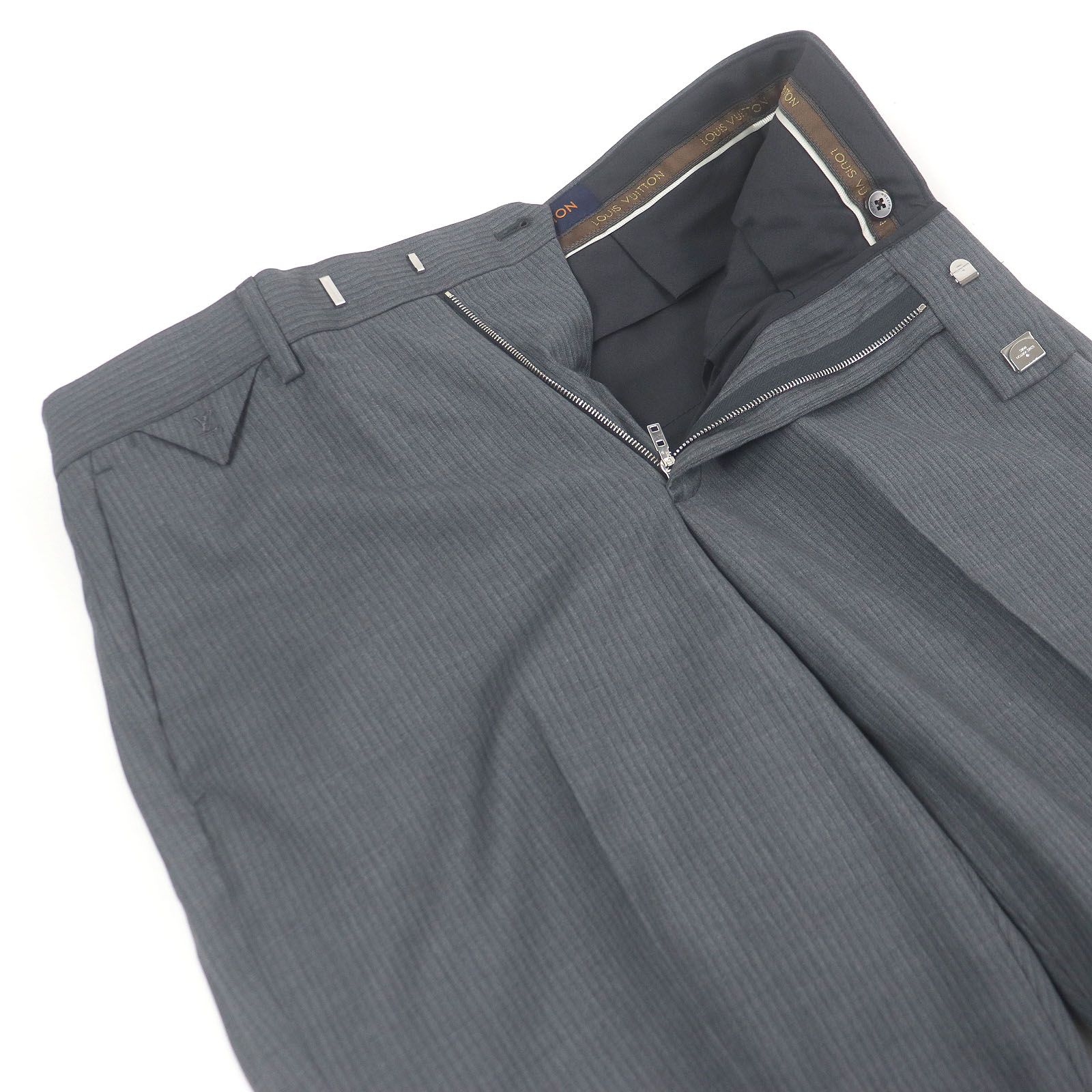 美品 ルイヴィトン スーツ ストライプ 段返り3つボタン 48 L 美品 ルイヴィトン スーツ ストライプ 段返り3つボタン 48 L 超光沢