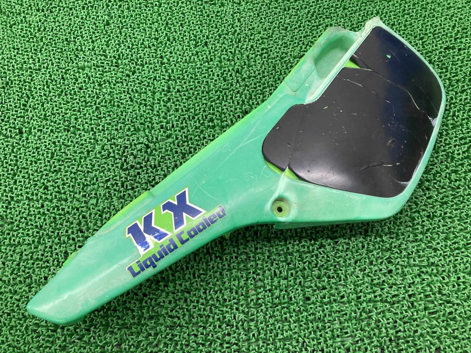 KDX80 サイドカバー 左 緑 36001-1179 カワサキ 純正 バイク 部品 シートカウル サイドカウル 当時物 修復素材に 品薄 【中古】 50 バイク KDX80 サイドカバー 左 緑 36001-1179 カワサキ 純正 バイク