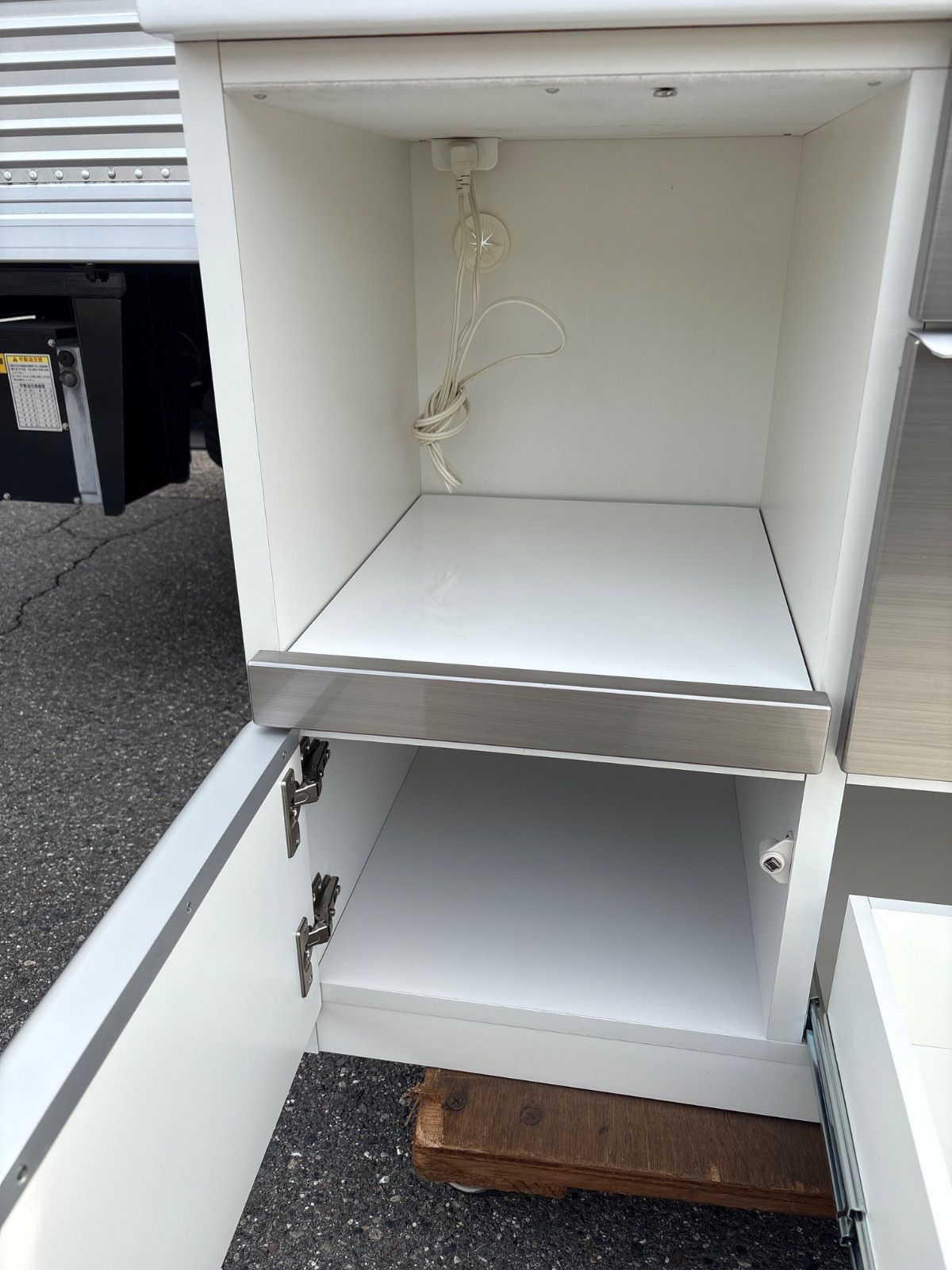 倉庫前 値引きあり