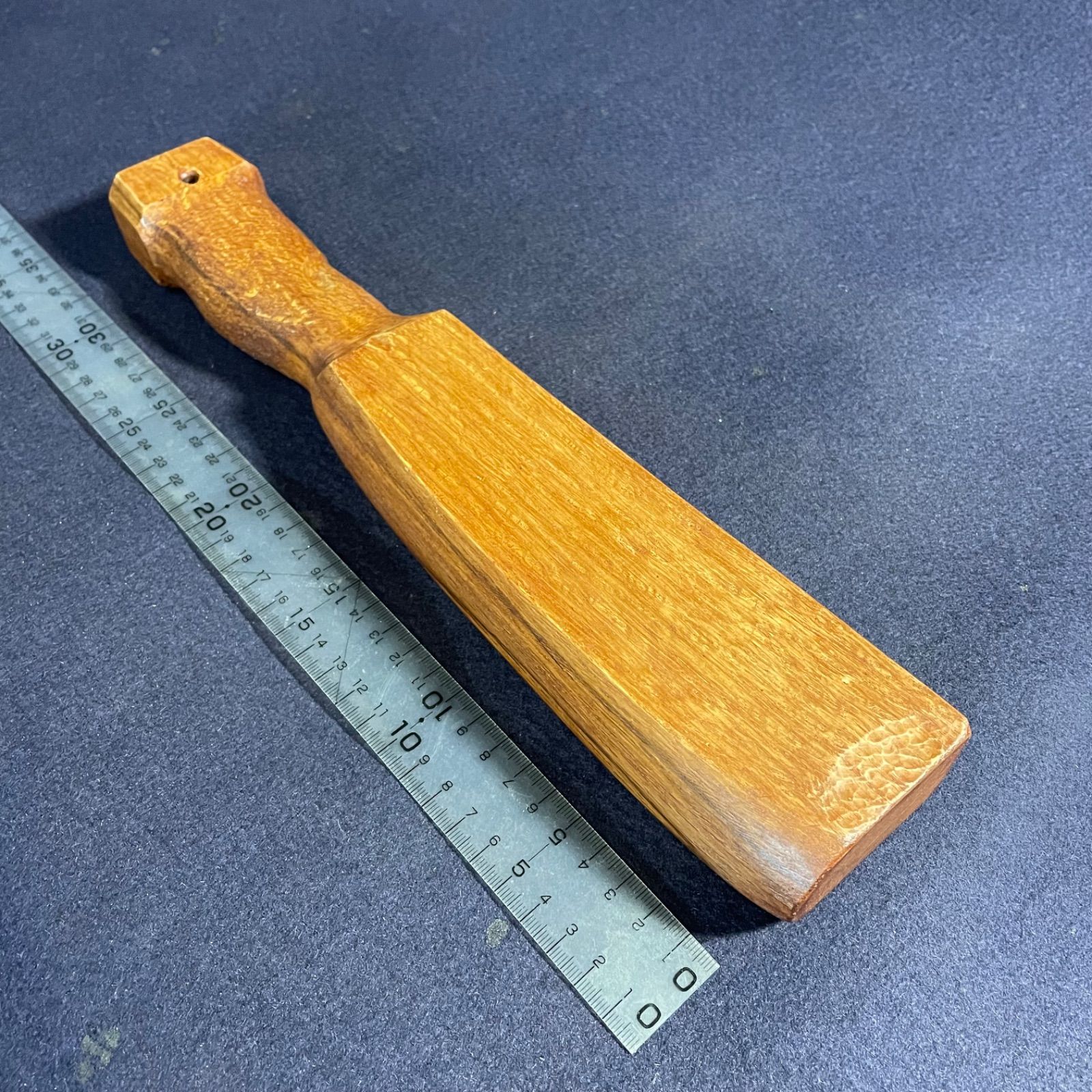 木彫バトニング棒 (樫•Q605) 605g 乾燥材 叩き棒 木槌 ウッドハンマー 彫刻 アウトドア キャンプ 藁 たたき胡瓜 肩たたき ...