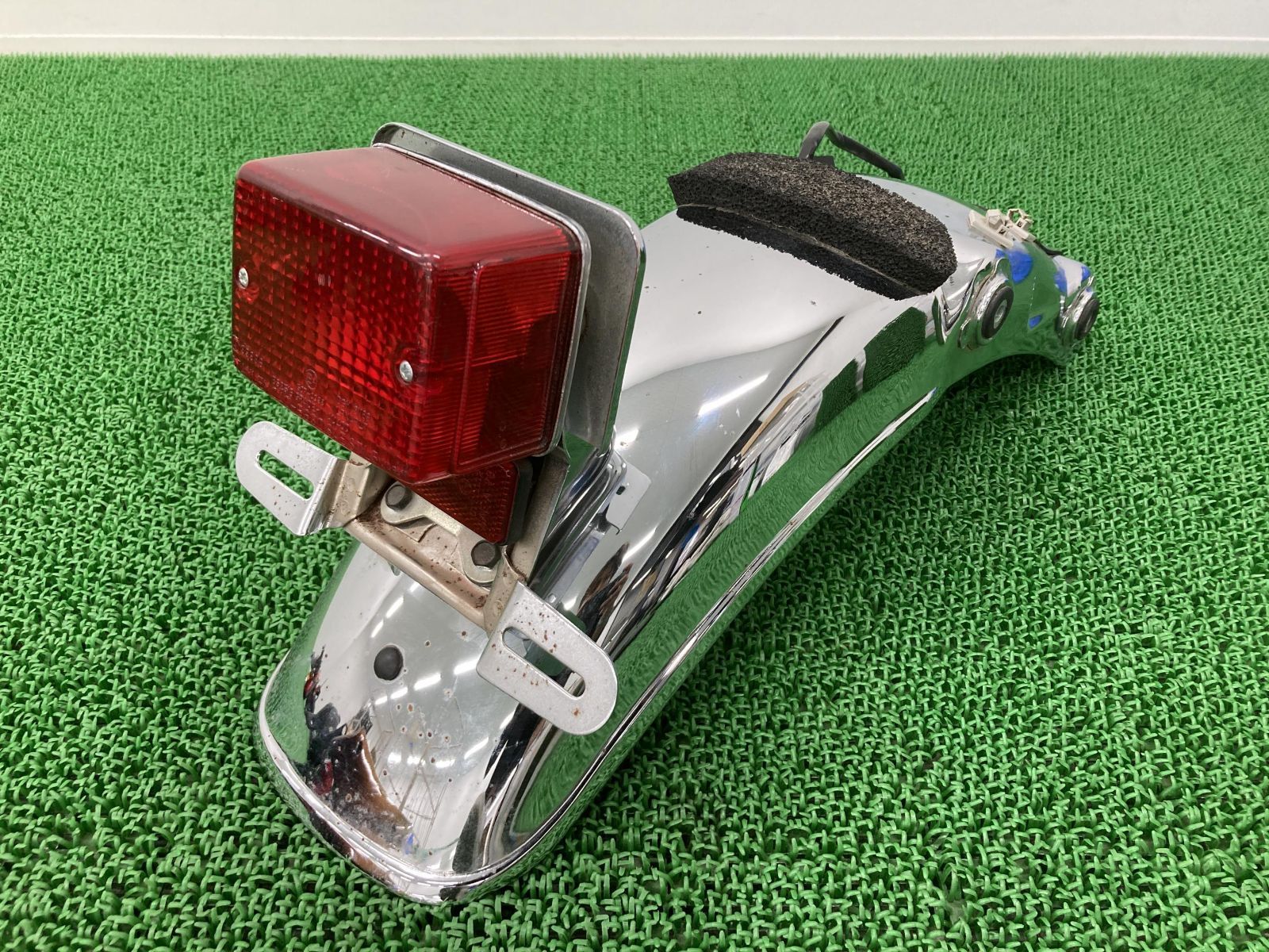 SR400 リアフェンダー ヤマハ 純正 バイク 部品 2019年式外し RH16J-002*** テールランプ コケキズ無し 品薄 希少品 【中古】 68 SR400 リアフェンダー ヤマハ 純正 中古 バイク 部品 2019年式外し