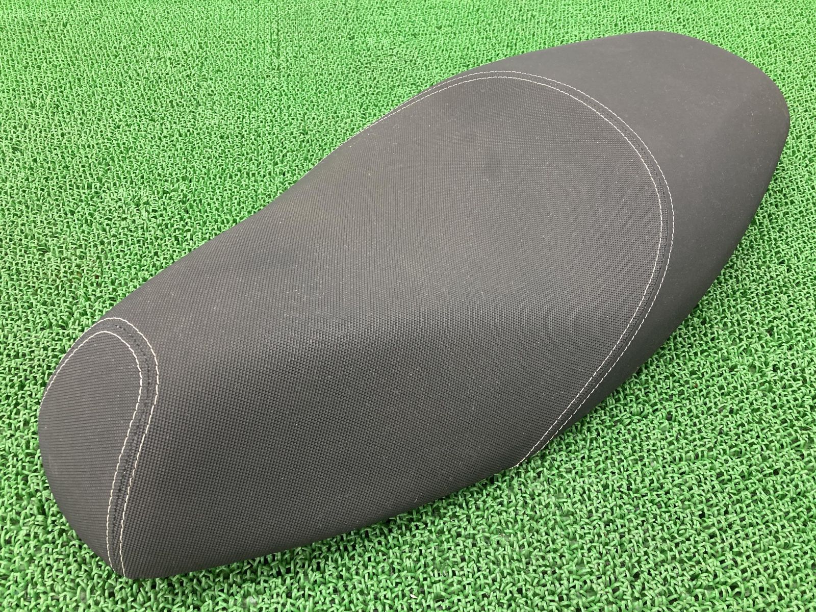 トリシティ125 シート 2CM ヤマハ 純正 中古 バイク 部品 SE82J 破れ無し 品薄 希少品 ノーマルシート 車検 Genuine