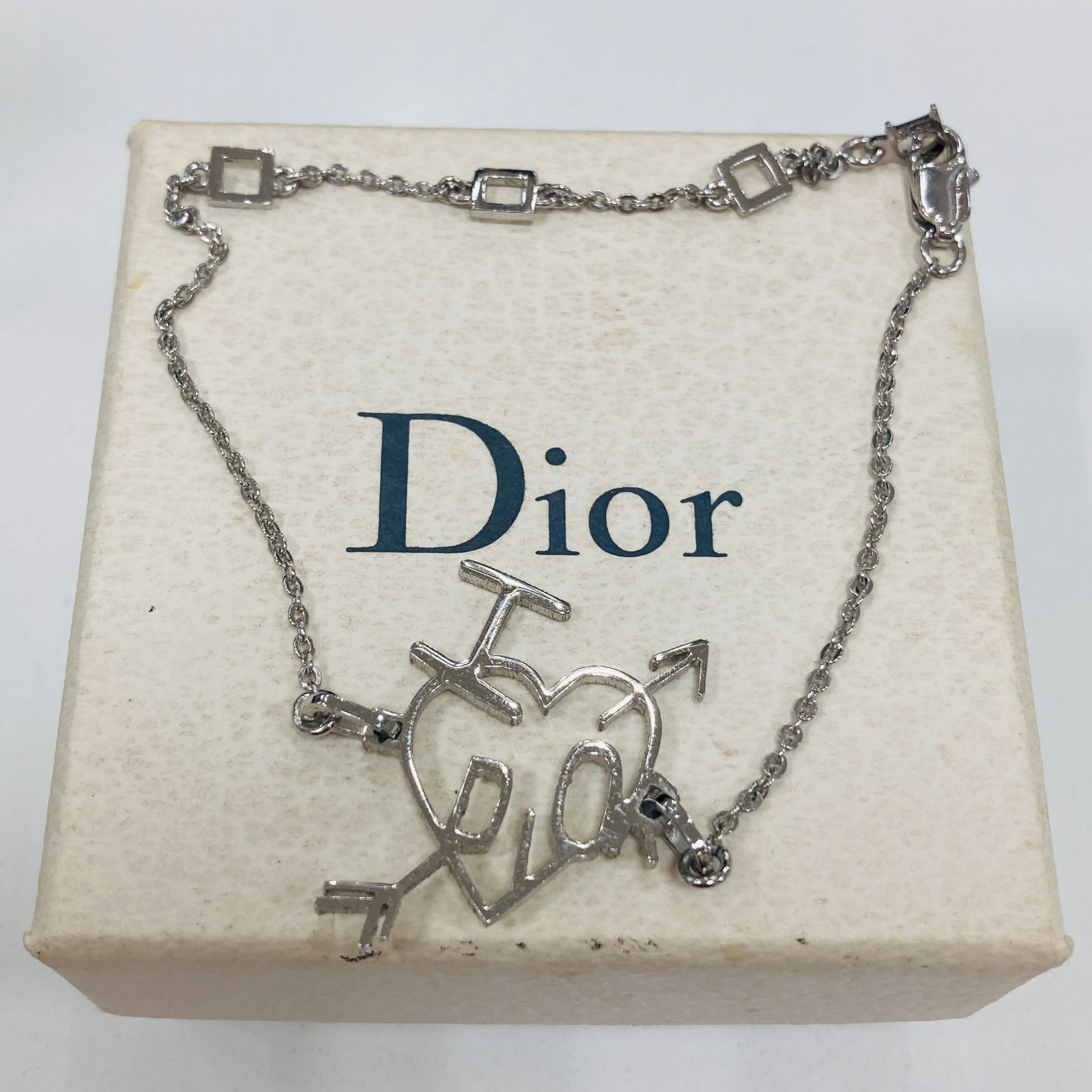 Dior ブレスレット　箱付き A【箱付き】Dior ディオール ブレスレット 高級感 調節可能