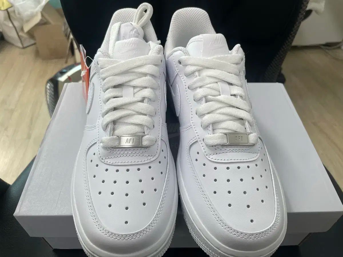 【雷市場（ポンジャン）商品韓国直送】 韓国内購入 NIKE(ナイキ) エアフォース 1 ロー 07 白 CW2288 ー 111