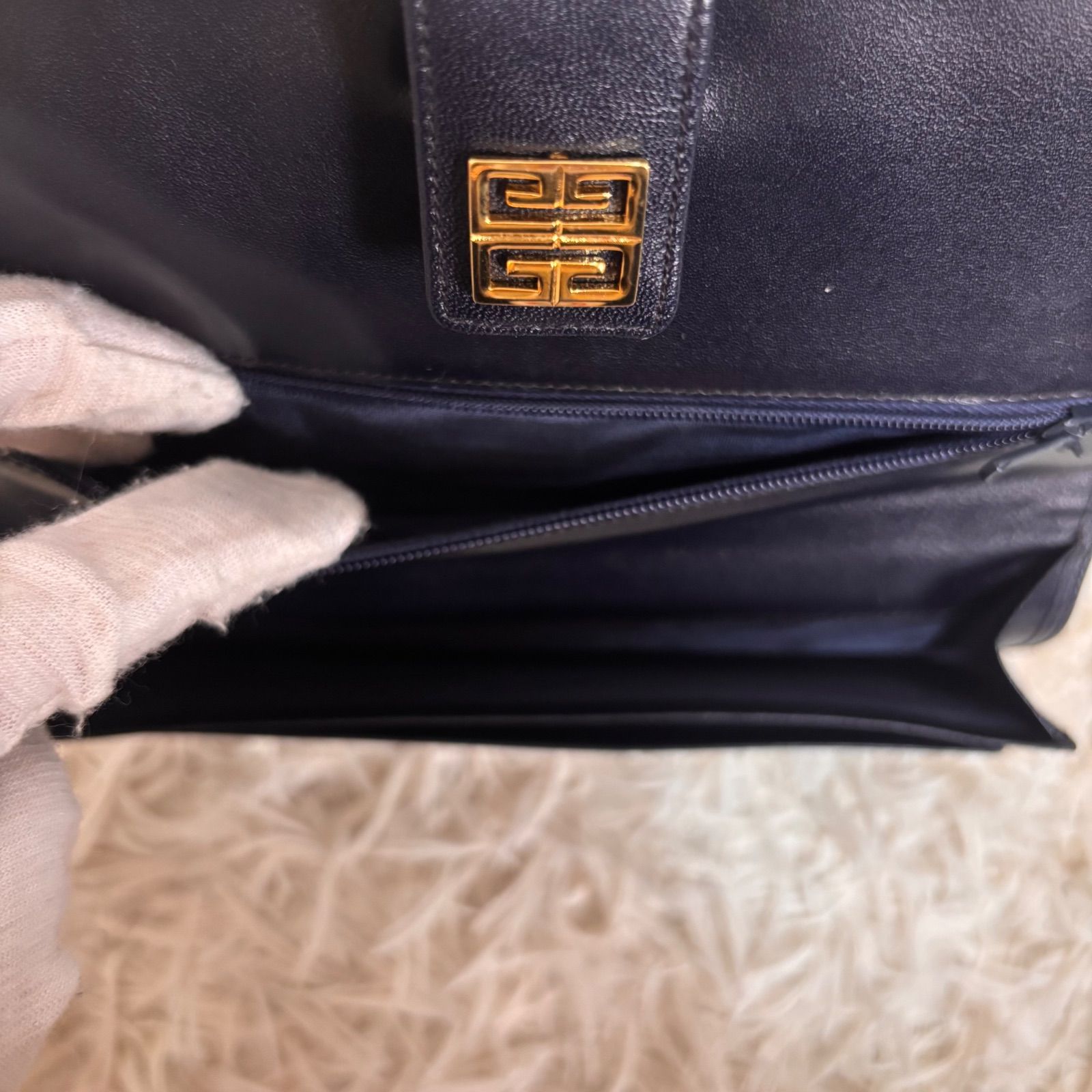 GIVENCHY 極美品✨ジバンシー 長財布 がま口 4G ネイビー ジバンシィ 極美品✨ジバンシー 長財布 がま口 4G ネイビー ジバンシィ