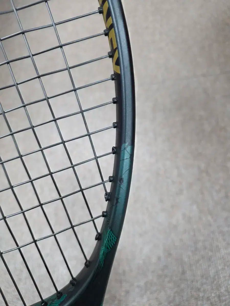 YONEX