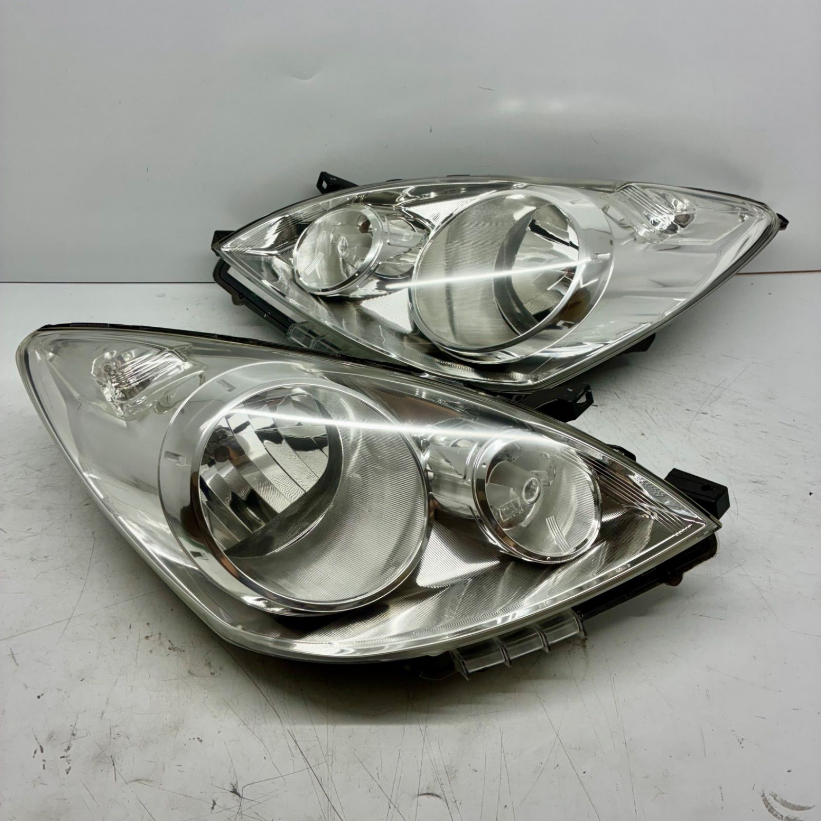 E12 前期型 NOTE ノート ハロゲンヘッドライト 左側 中古部品 日産