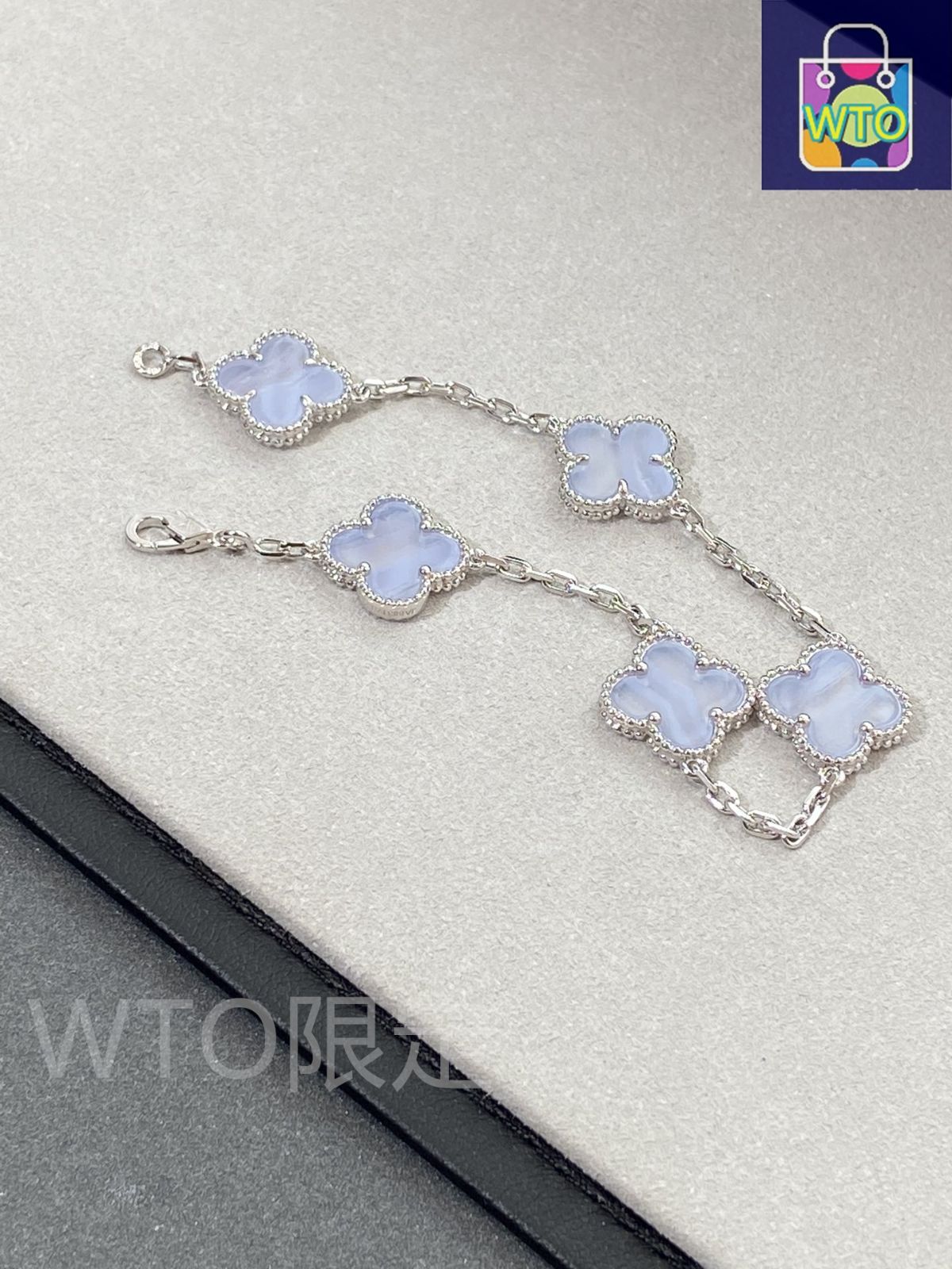 クローバーブレスレット　カルセドニー Van Cleef & Arpels] ヴァンクリーフ＆アーペル 四つ葉の
