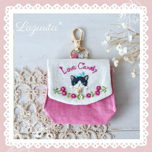猫刺繍 猫ちゃん刺繍のミニミニポーチピンク ハチワレ白黒猫