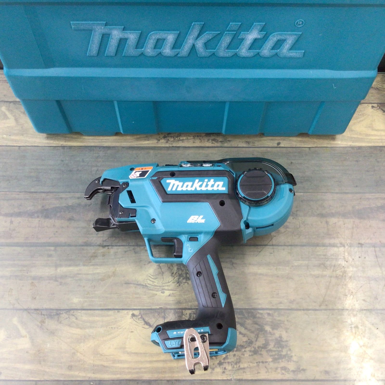 ★マキタ(makita) コードレス鉄筋結束機 リバータイア TR180DRGX 【東大和店】