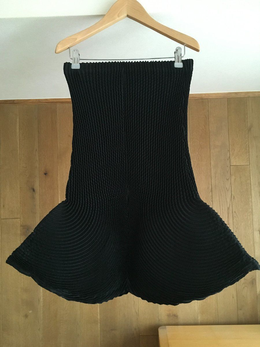 極美品 ISSEY MIYAKE スチームストレッチ変形3D スカート