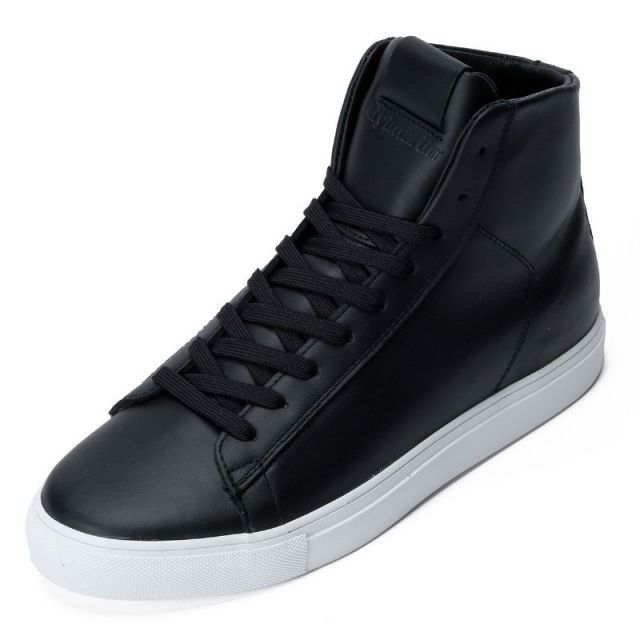 定価より30％オフ スニーカー