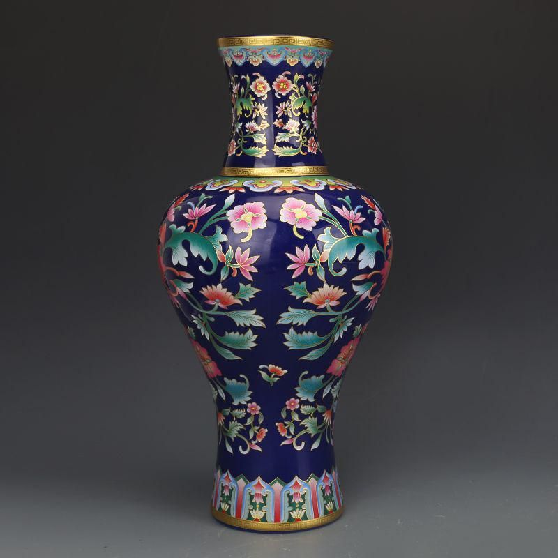 大清乾隆藍地琺瑯彩纏枝紋花瓶 景徳鎮 陶磁器 装飾品 現代工芸品