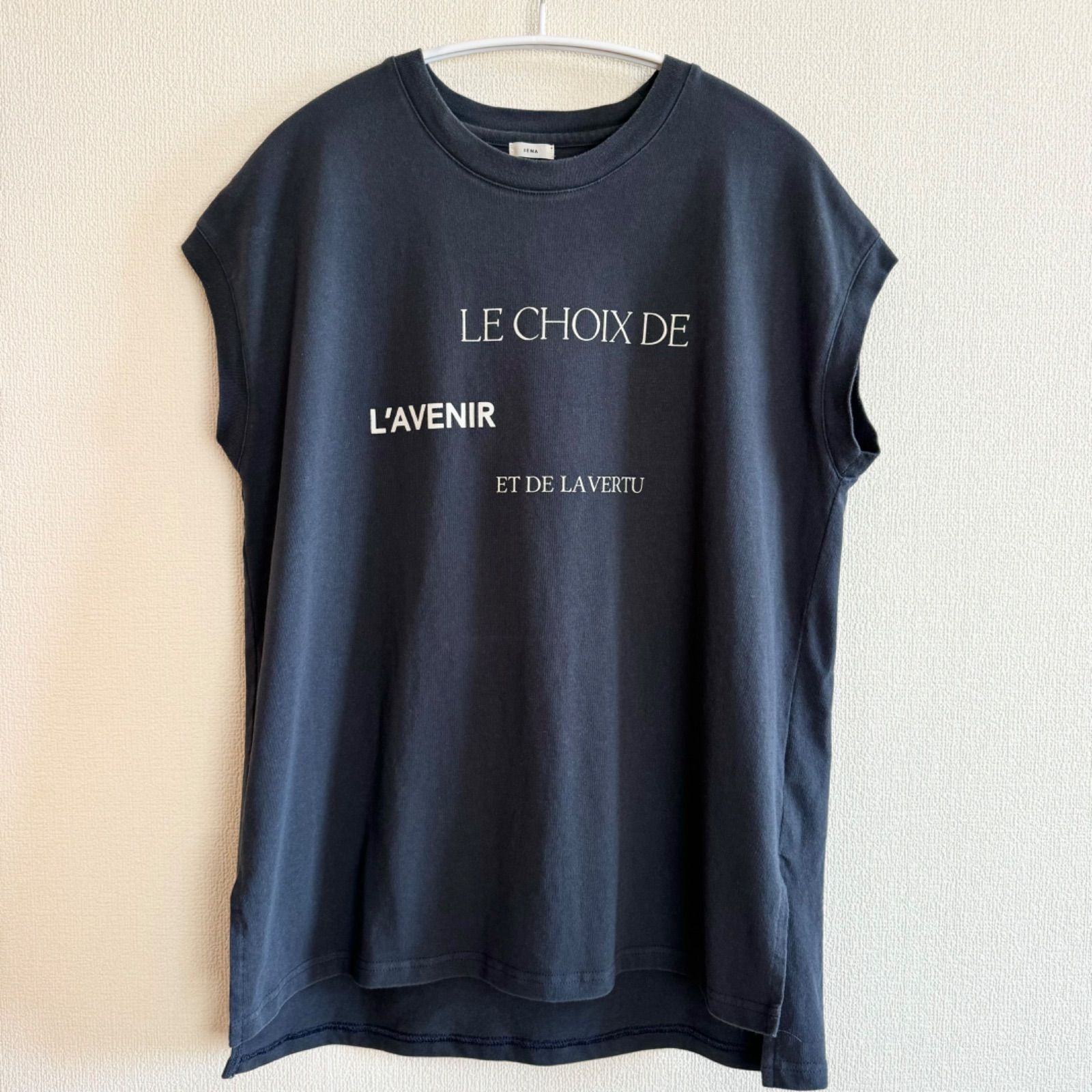 IENA - IENA ランダムロゴスリーブレスプルオーバー　ベージュ　美品 IENA ランダムロゴスリーブレスプルオーバー（IENA(イエナ