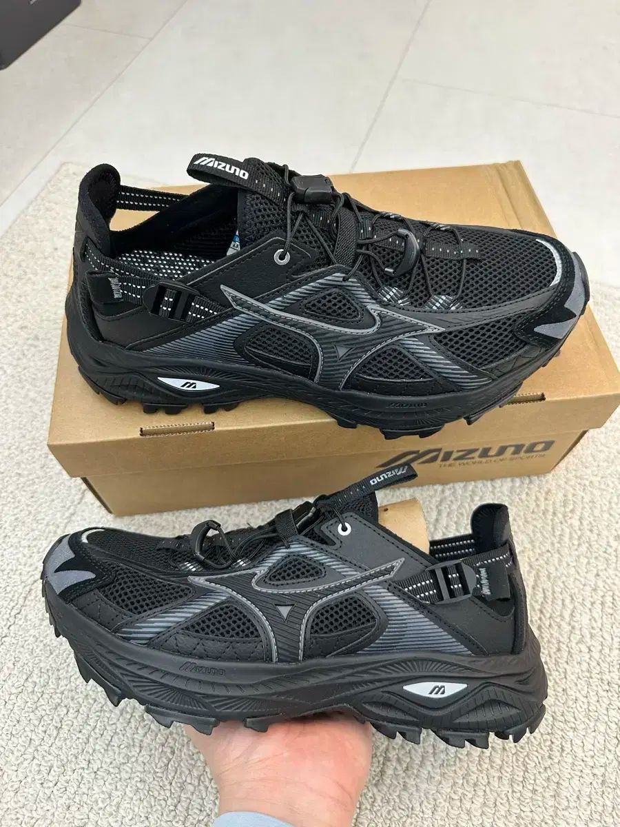 mizuno ミズノ レーサー トレイル SE 黒 245