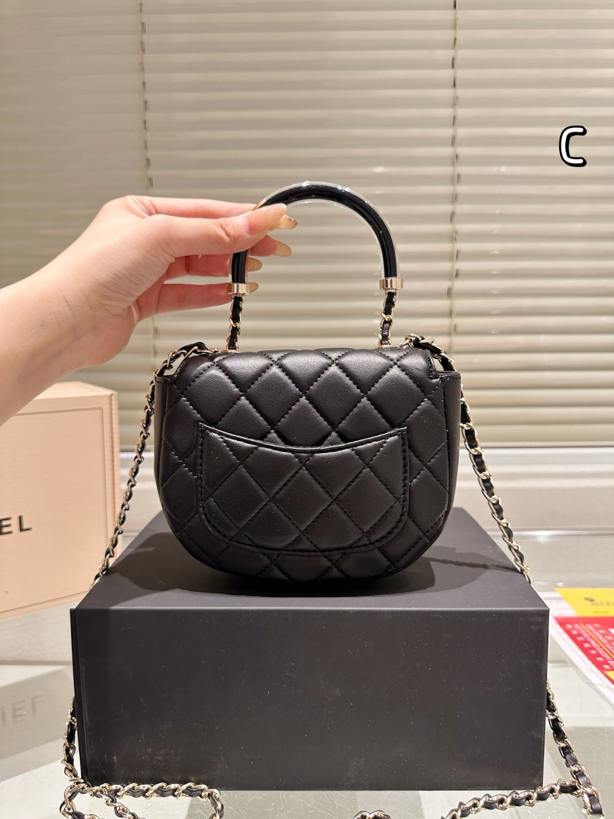 ＊25C新作＊【CHANEL】ハンドバッグ 上品で便利なデザイン Chanel 25 ミディアム ハンドバッグ、グレインド カーフスキン