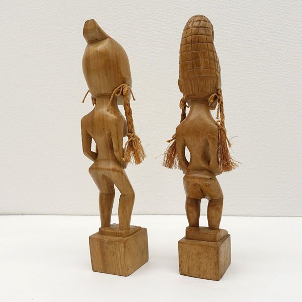 アフリカ木製人形2体 アフリカ木彫り人形 ② - メルカリ