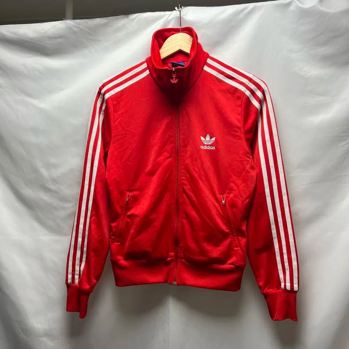 adidasアディダスオリジナルス トラックジャケット 赤 希少 アディダス