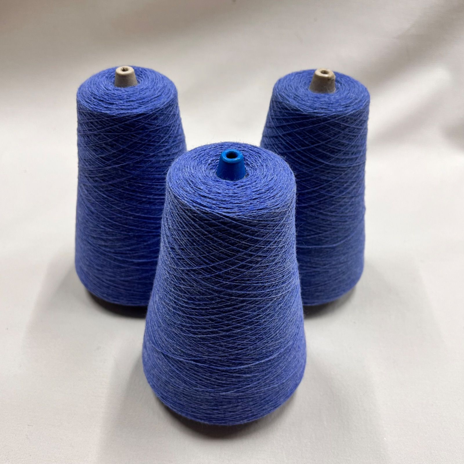 毛糸メリノウール100% 530g コーン巻き - 素材/材料