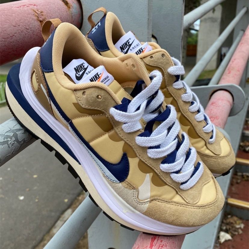 NIKE ナイキ DD1875-100 ×sacai サカイ VAPOR WAFFLE ヴェイパー NIKE ナイキ DD1875-100 ×sacai サカイ VAPOR WAFFLE ヴェイパー