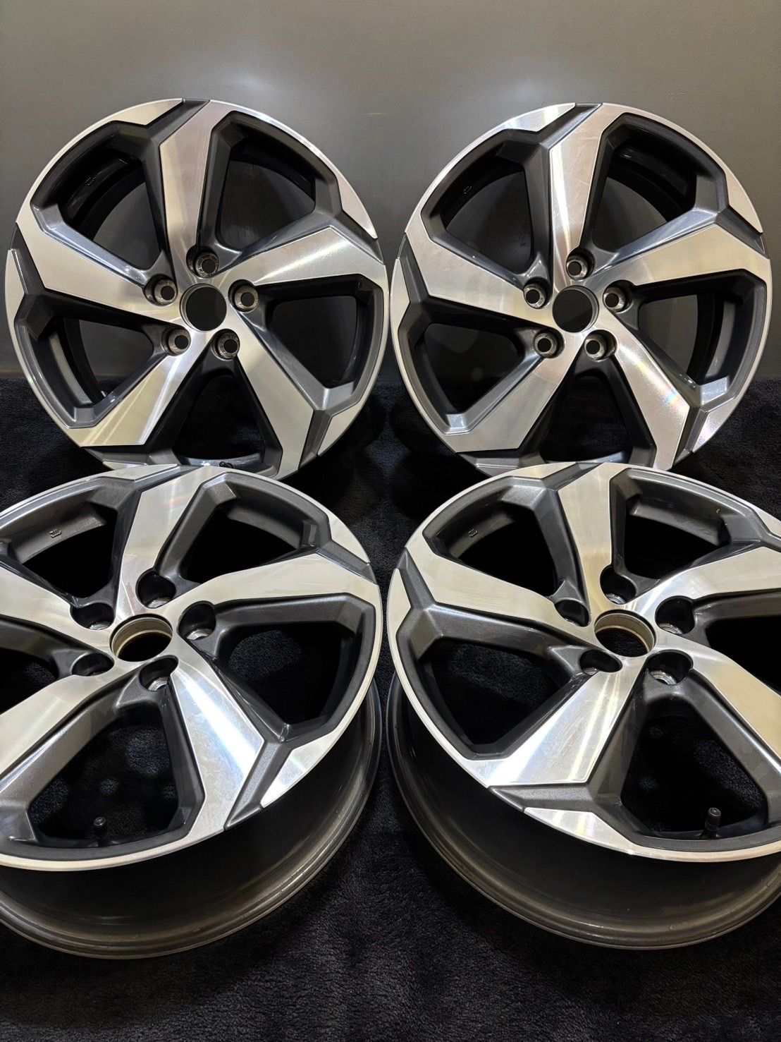 rav4 ハリアー　18インチ ホイール 4本セット　トヨタ ☆トヨタ RAV4 PHV 純正 18インチ 7J +35 114.3 5H アルミ