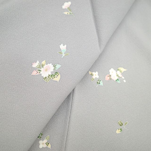 正絹・梅染め手描き友禅天目織様袷着物・紋なし・淡いグレー色 新古品】 小紋 着物 未使用 正絹 袷 手描き友禅 手染め グレー