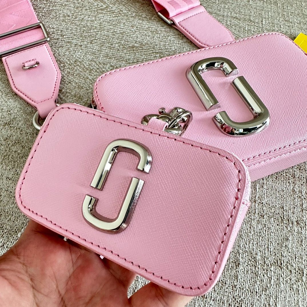 美品 THE MARC JACOBS マークジェイコブス ショルダーバッグ スナップショット ピンク - メルカリ