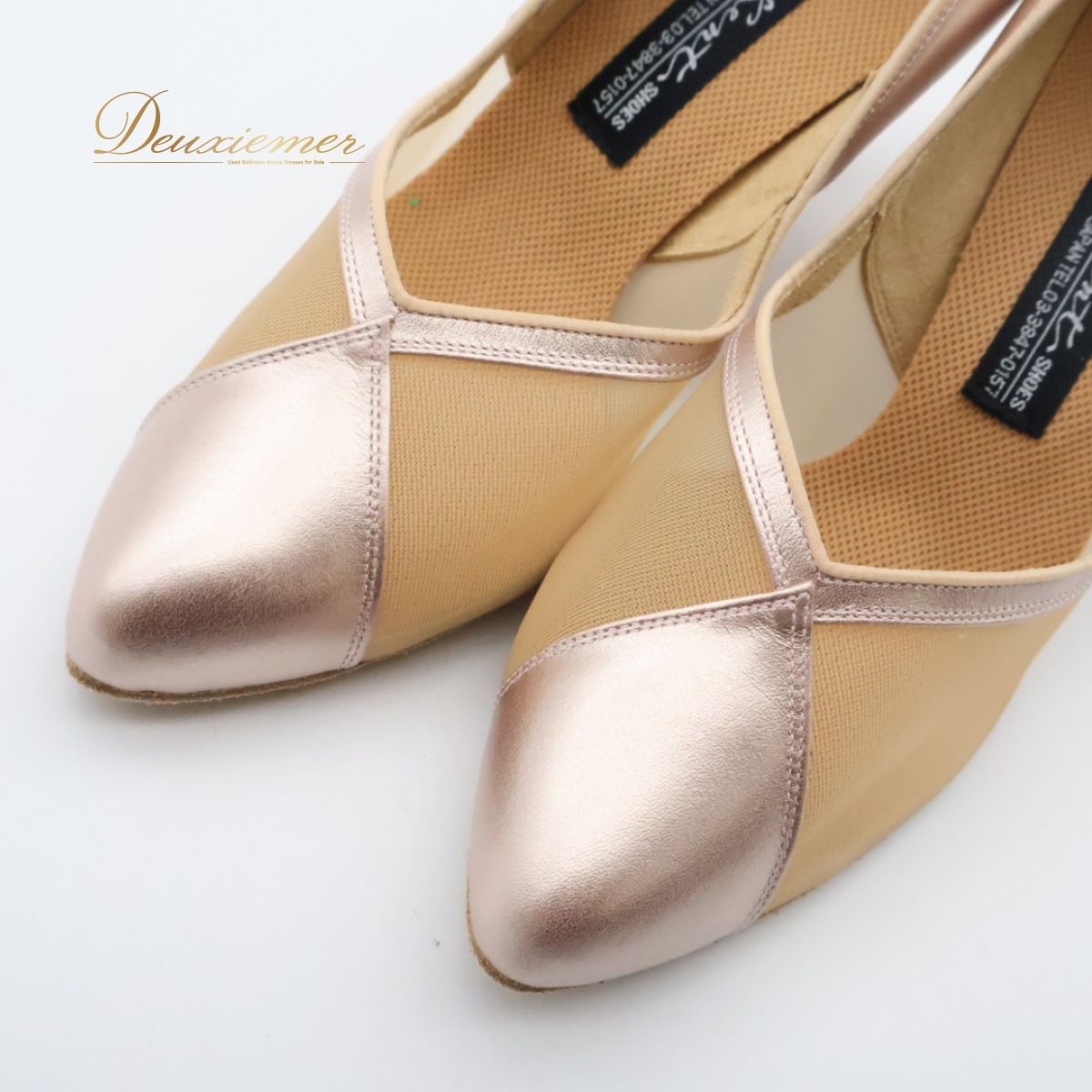 ピンクベージュ