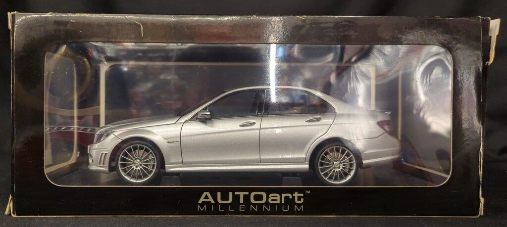 AUTOART 1|18 MERCEDES BENZ C63 AMG 76269