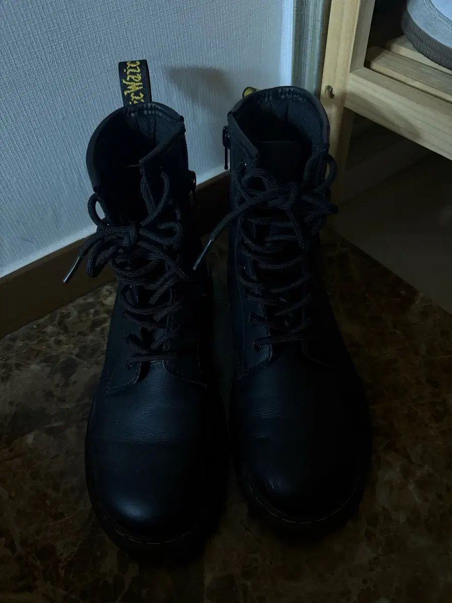 DR. MARTENS ドクターマーチン 8 笏 uk4 230