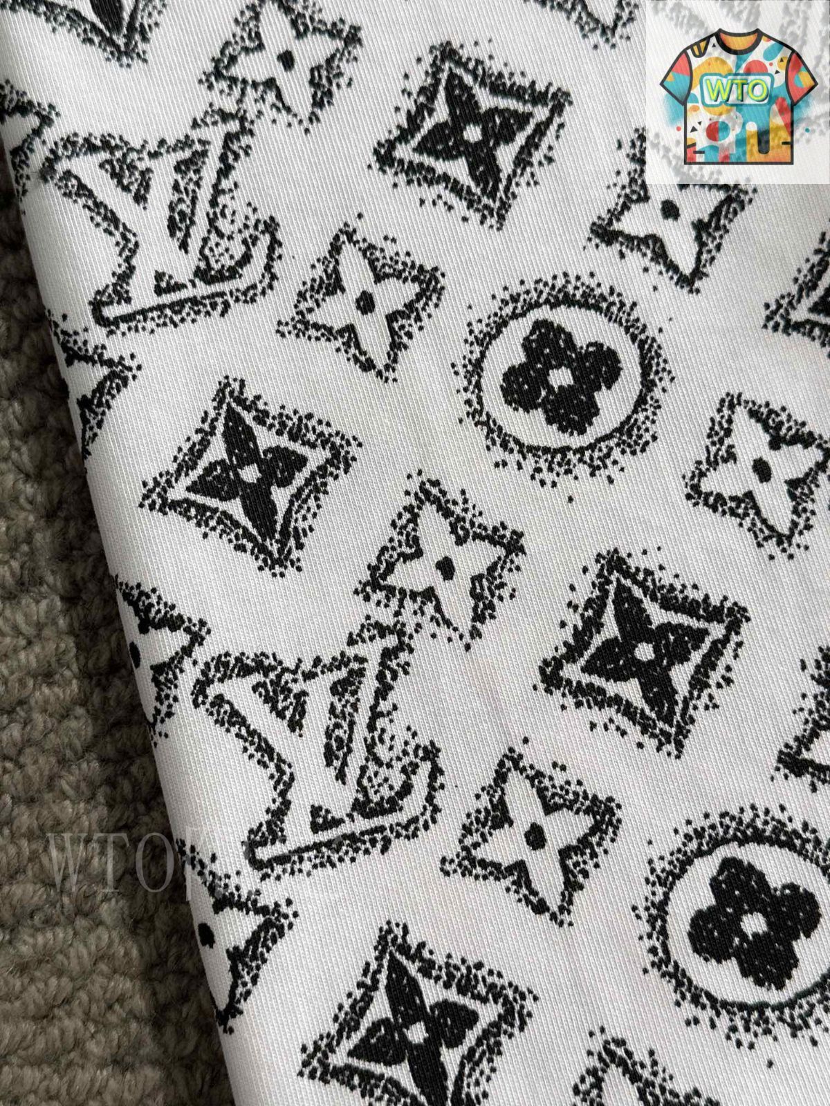 LOUIS VUITTON ホワイト 半袖Tシャツ XS LOUIS VUITTON ルイヴィトン ホワイト Tシャツ 半袖 LV刺繍