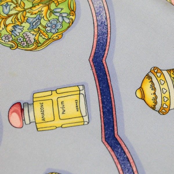【美品】HERMES エルメス　カレ90 香水瓶柄　大判　アイボリー　シルク エルメス HERMES カレ90 大判スカーフ Qu importe le flacon