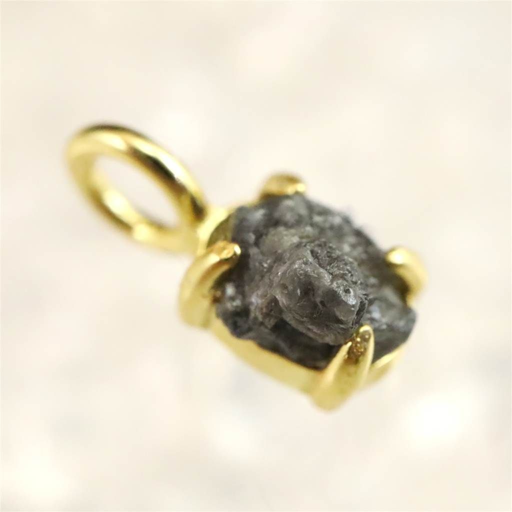天然 ブラック ダイヤモンド 原石 ペンダントトップ 0.27g