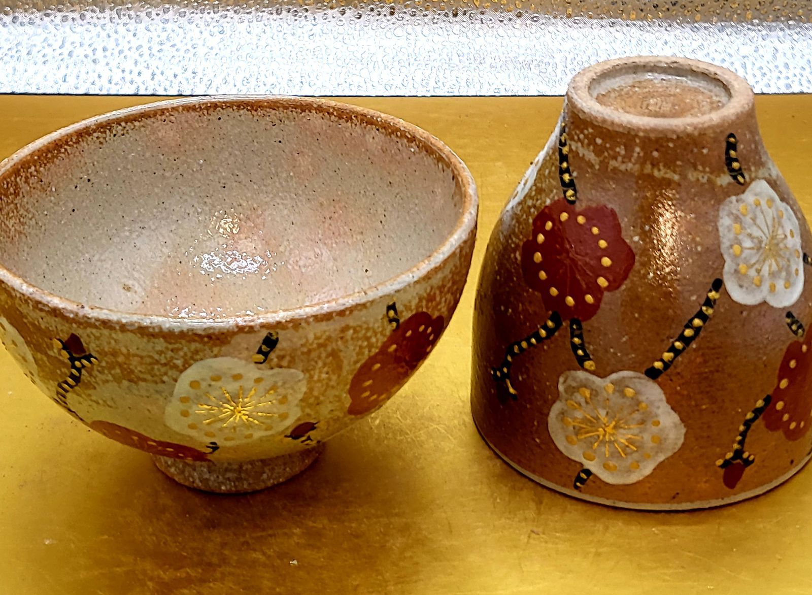黒田一楽作　御本手色絵梅図お茶碗、湯呑揃いみ