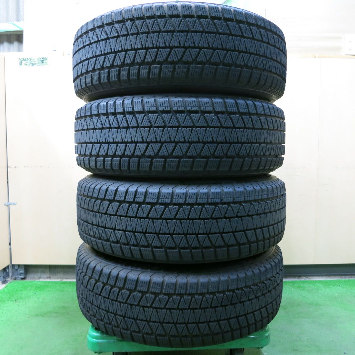 送料無料*バリ溝！19年！キレイ！9.5分☆スタッドレス 235/65R18