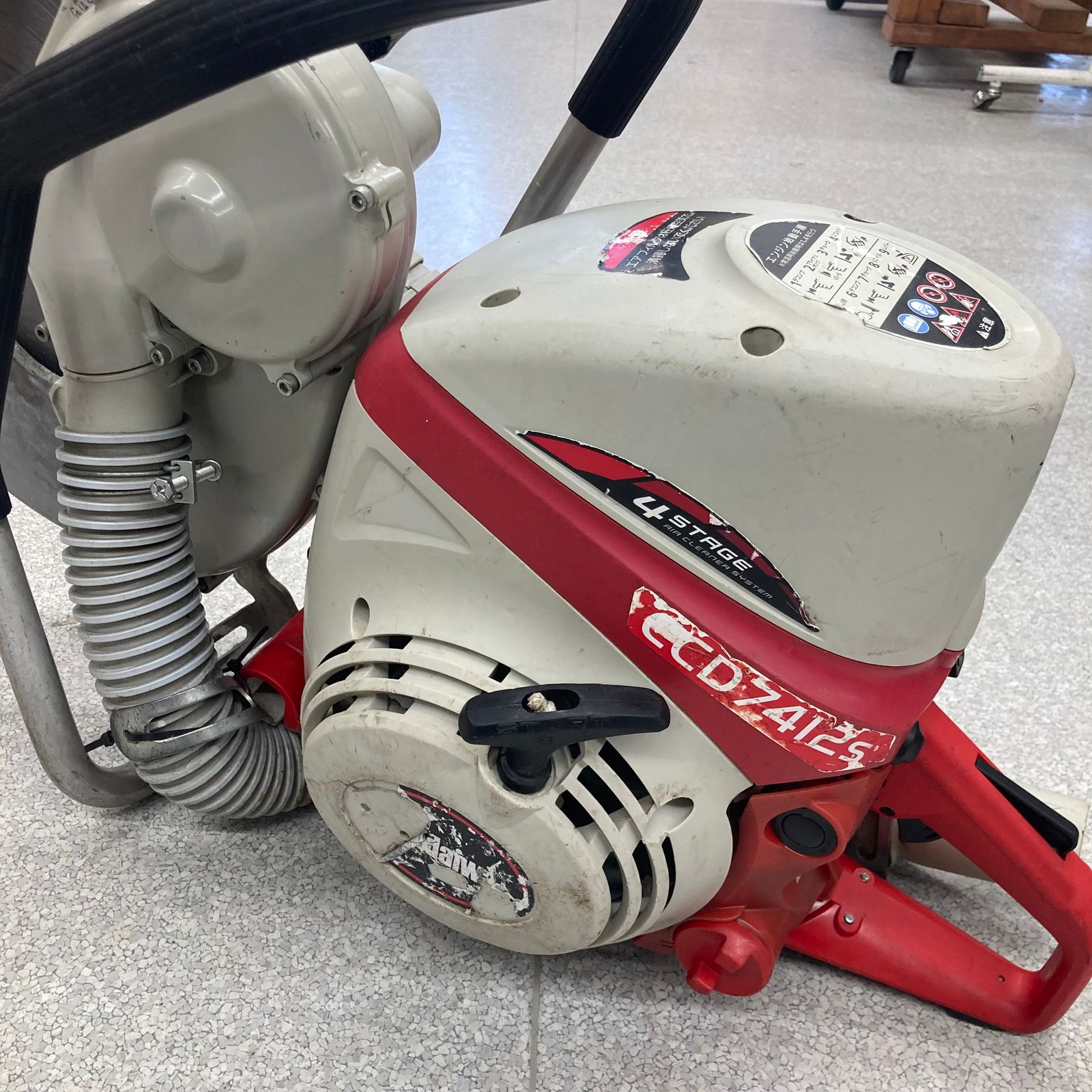 〇新ダイワ(Shindaiwa) 集塵式エンジンカッター ECD7412S-CD 〇新ダイワ(Shindaiwa) 集塵式エンジンカッター ECD7412S-CD