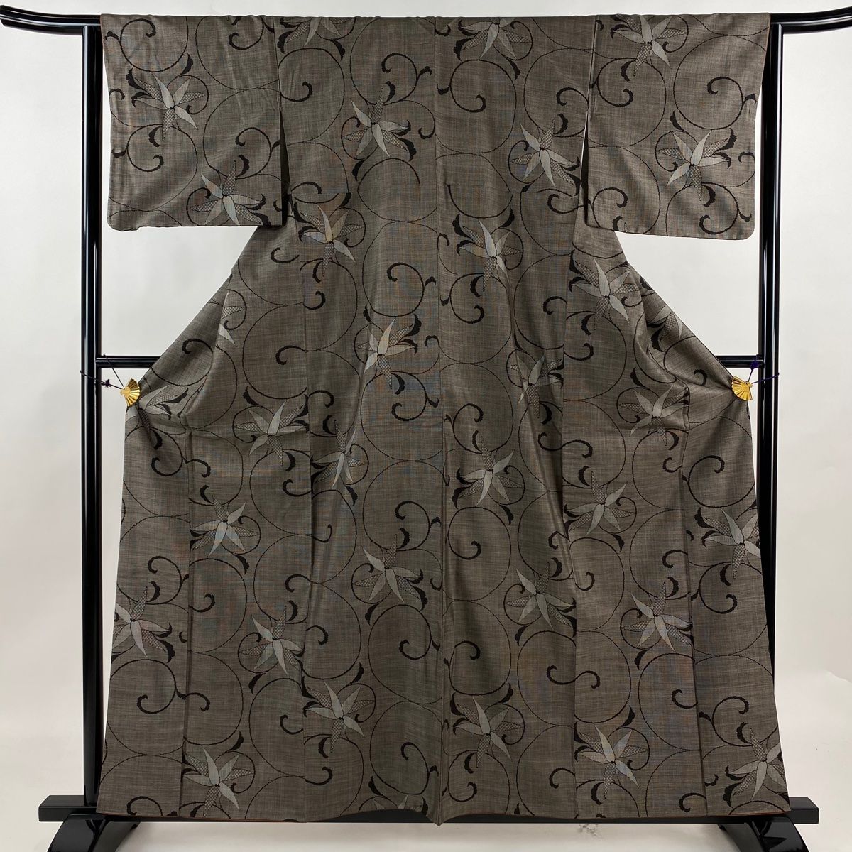 大島紬 身丈160cm 裄丈63.5cm S 袷 純泥染 花唐草 焦茶色 正絹 名品