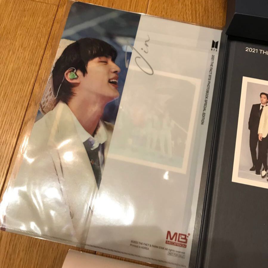 ⭐️新品⭐️2021 THE FACT BTS フォトブック ジンクリアファイル THE FACT BTS PHOTOBOOK 写真集 クリアファイル ジン - メルカリ